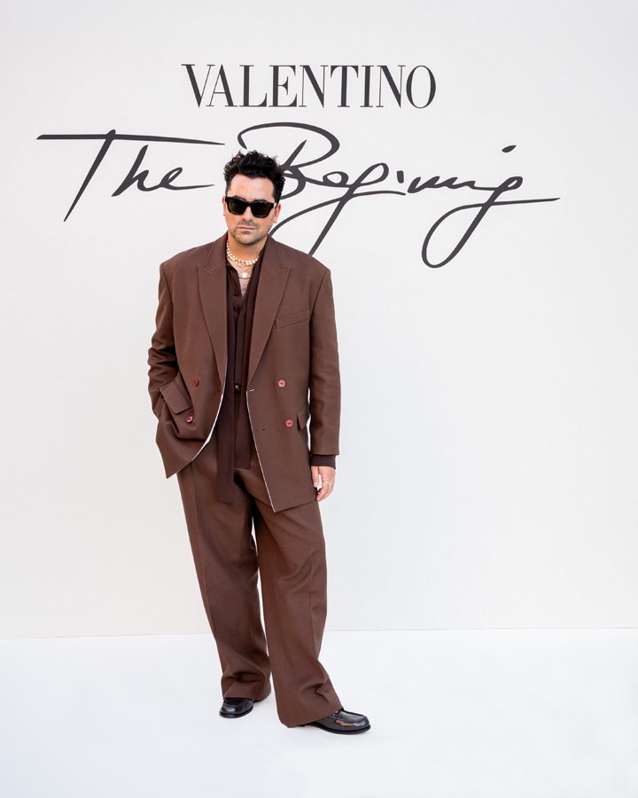 Dan Levy au défilé Valentino haute couture automne-hiver 2022-2023
