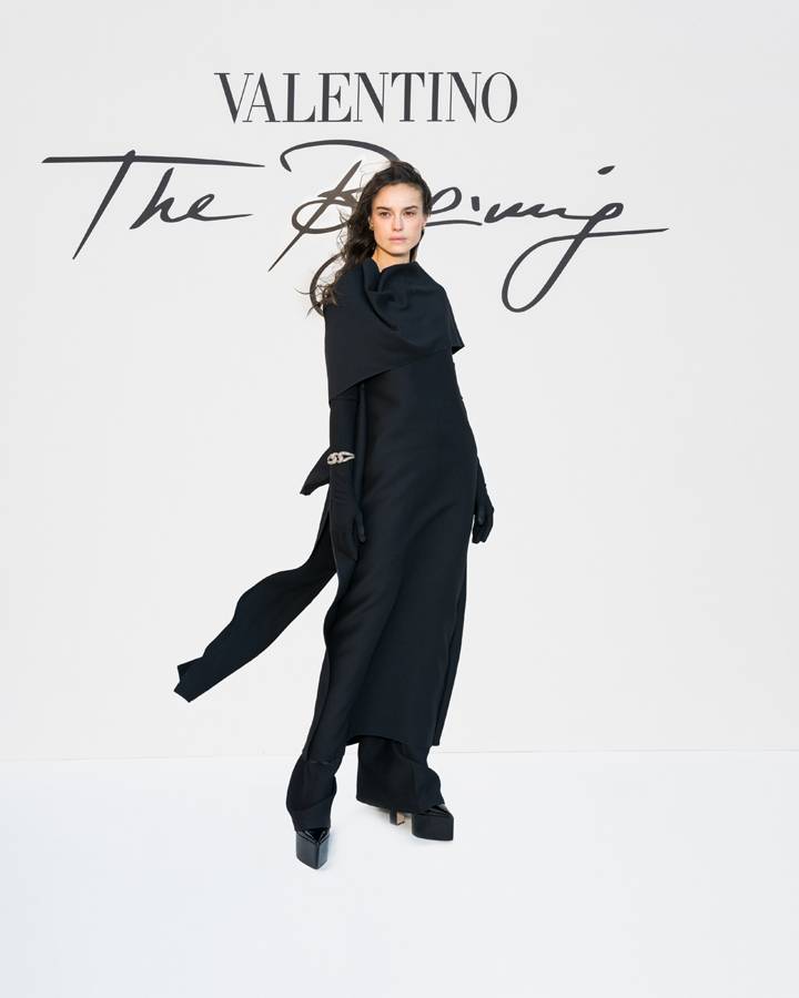 Kasia Smutniak au défilé Valentino haute couture automne-hiver 2022-2023