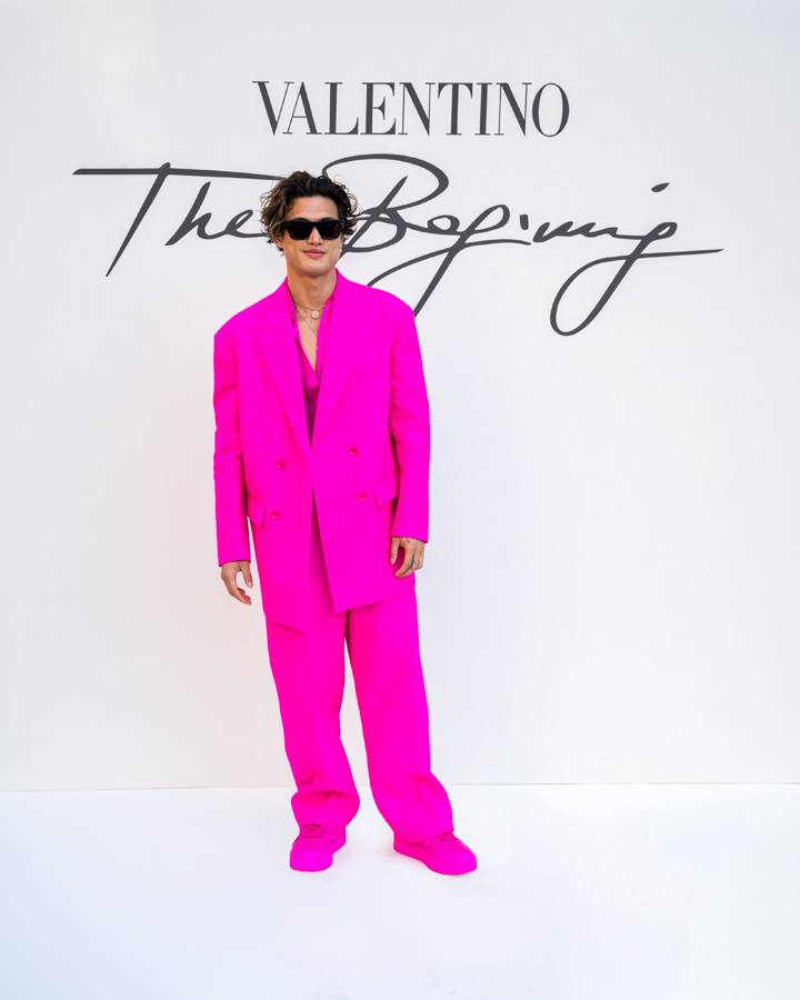 Charles Melton au défilé Valentino haute couture automne-hiver 2022-2023