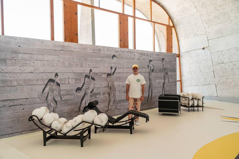 Vue de l'exposition “Le Modulor du Basketball“ de Daniel Arsham au MAMO, Marseille (2022). 