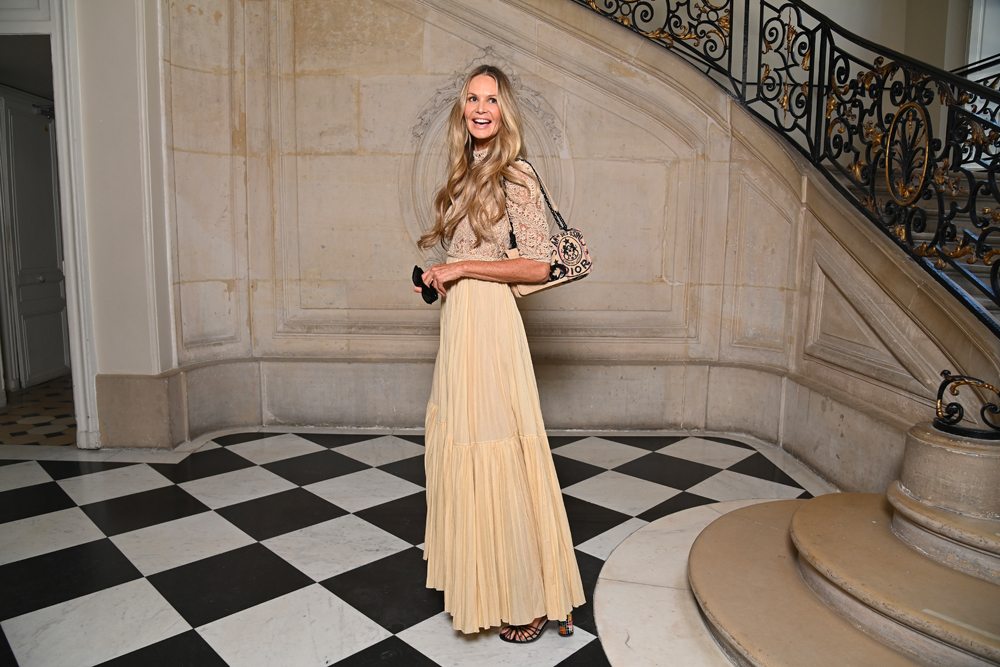 Elle MacPherson au défilé Dior haute couture automne-hiver 2022-2023