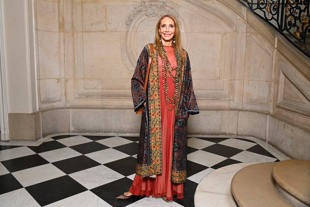 Marisa Berenson au défilé Dior haute couture automne-hiver 2022-2023