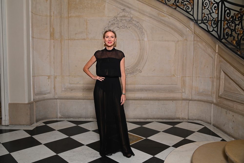 Naomi Watts au défilé Dior haute couture automne-hiver 2022-2023