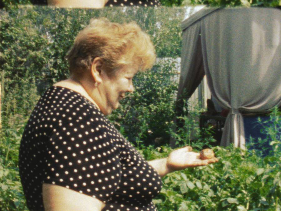 Olga Grotova, “Tante Anya dans son jardin”, film 8 mm, série “Les Jardins de nos grand-mères” (2022). Avec l’aimable autorisation d’Olga Grotova (archive).