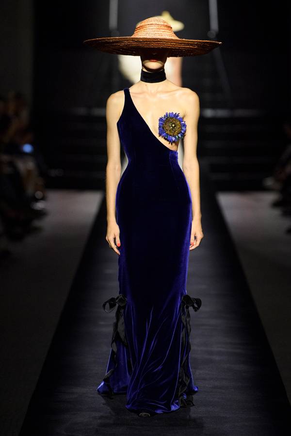 Schiaparelli haute couture automne-hiver 2022-2023 : Entre glamour et extravagance signature 