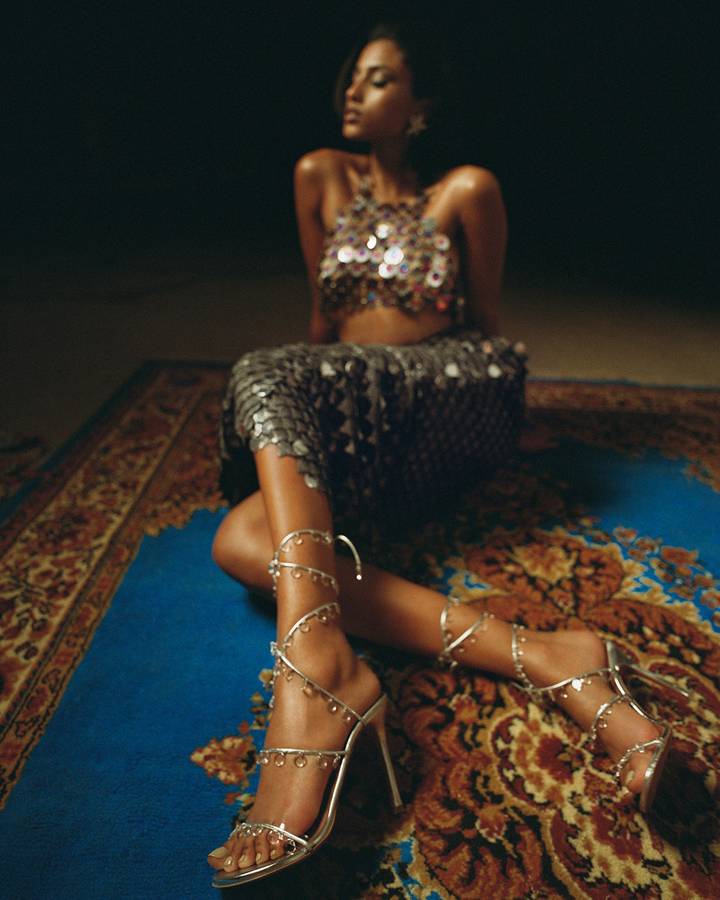 La nouvelle collection de souliers Amina Muaddi photographiée par Dexter Navy avec Imaan Hammam.