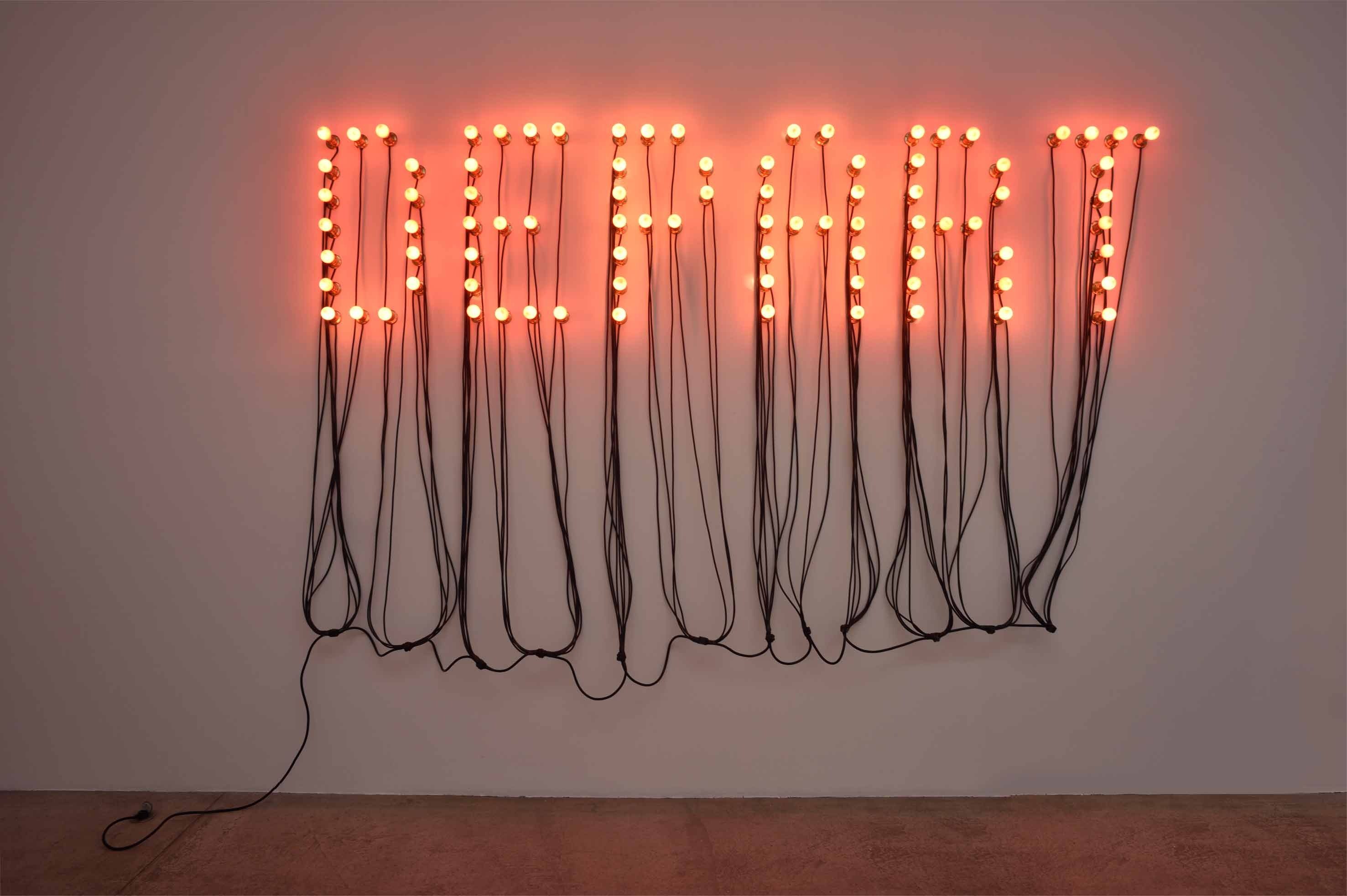 Départ - Arrivée, 2015, 86 red light bulbs, electric wire, 185 x 283 cm.     Courtesy de l'artiste et Marian Goodman Gallery.  Photo : Rébecca Fanuele
