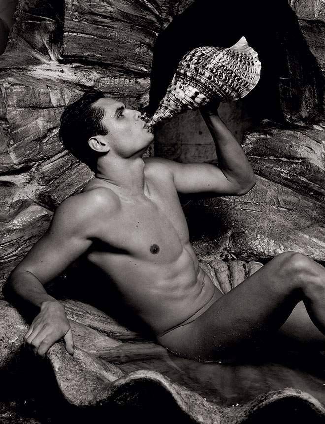 Le champion de natation Florent Manaudou photographié par Karl Lagerfeld