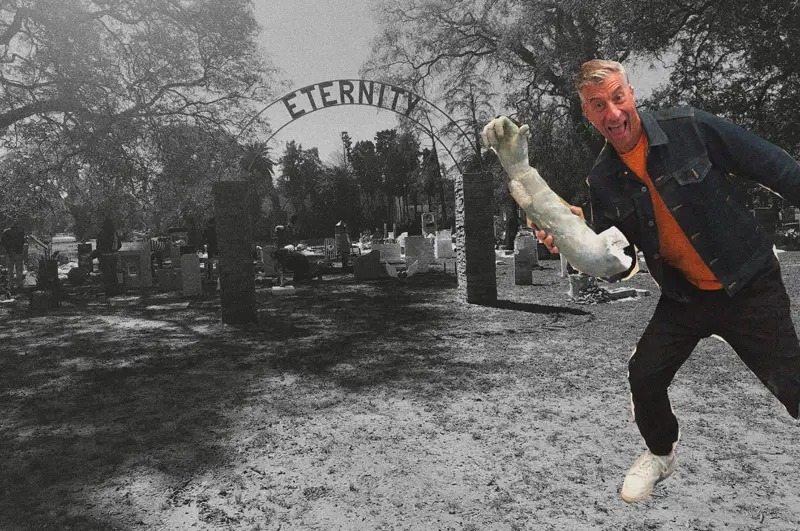 Maurizio Cattelan devant eEternity, cimetière pop-up installé à Buenos Aires.