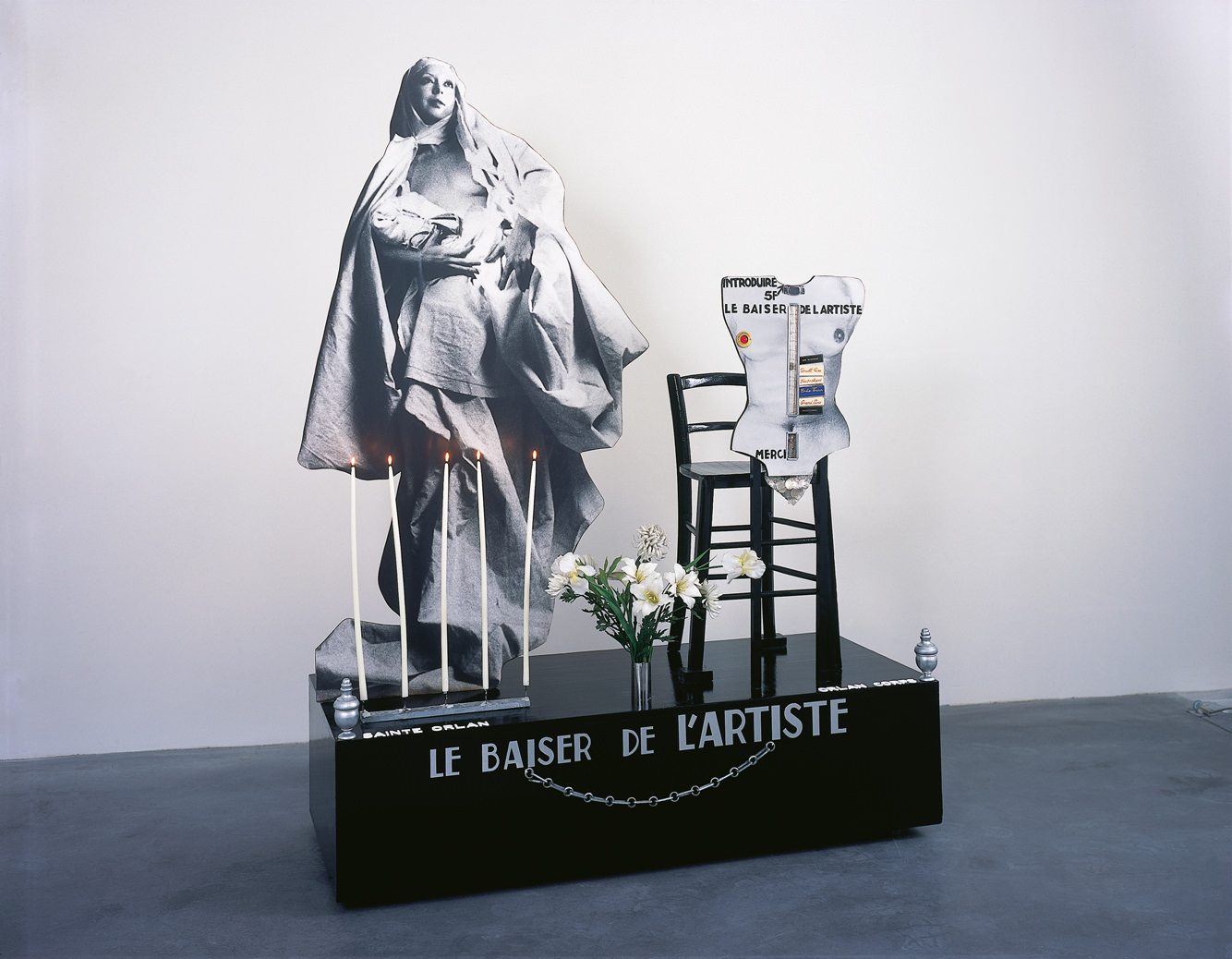 "Le Baiser de l'artiste", sculpture piédestal, ORLAN.