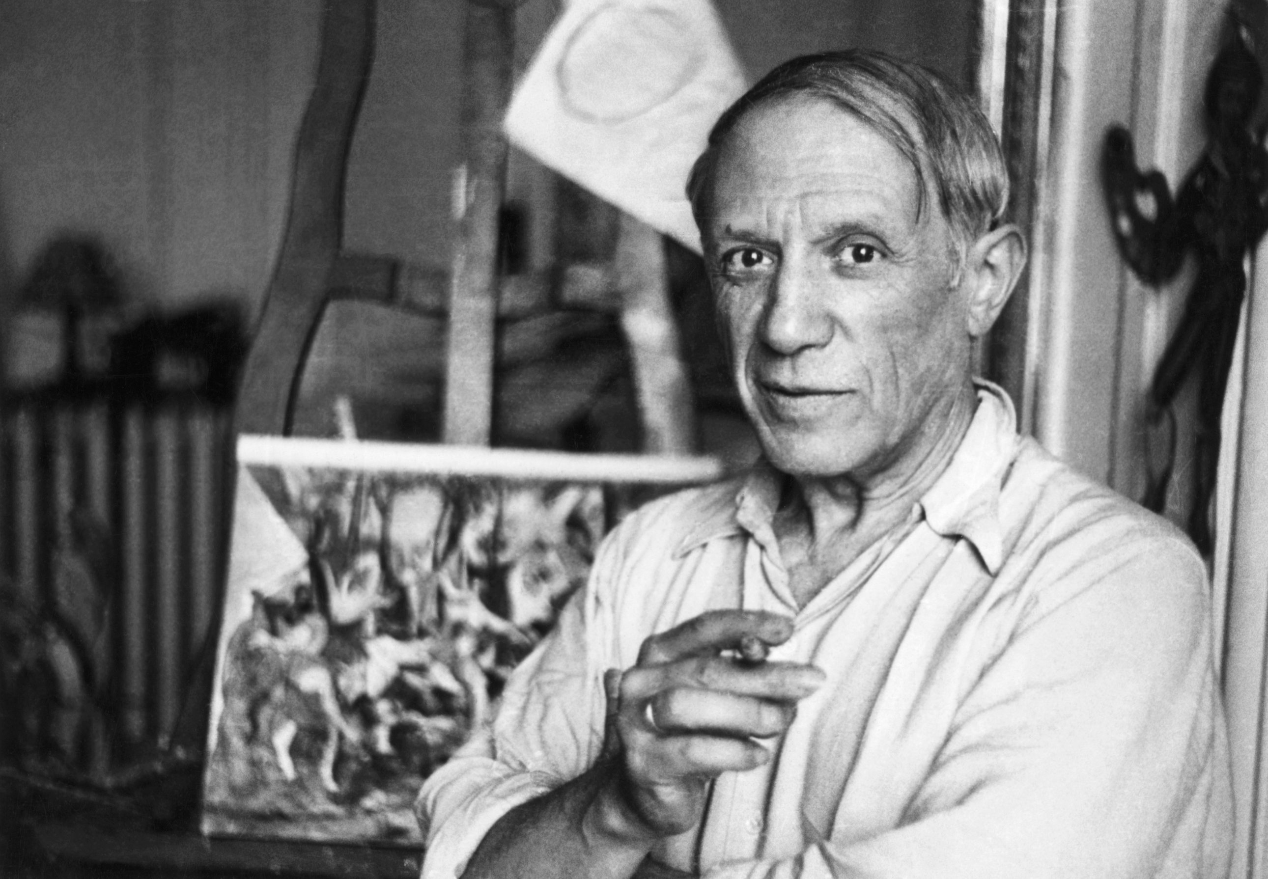Pablo Picasso dans son studio à Paris © Bettmann / Getty Images
