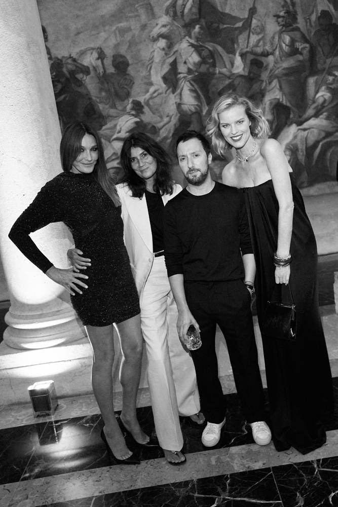 Carla Bruni, la styliste Emmanuelle Alt, Anthony Vaccarello et le top model Eva Herzigova