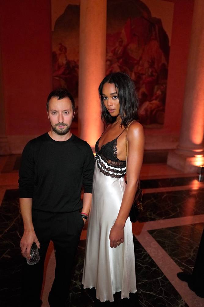 Anthony Vaccarello et l'actrice Laura Harrier