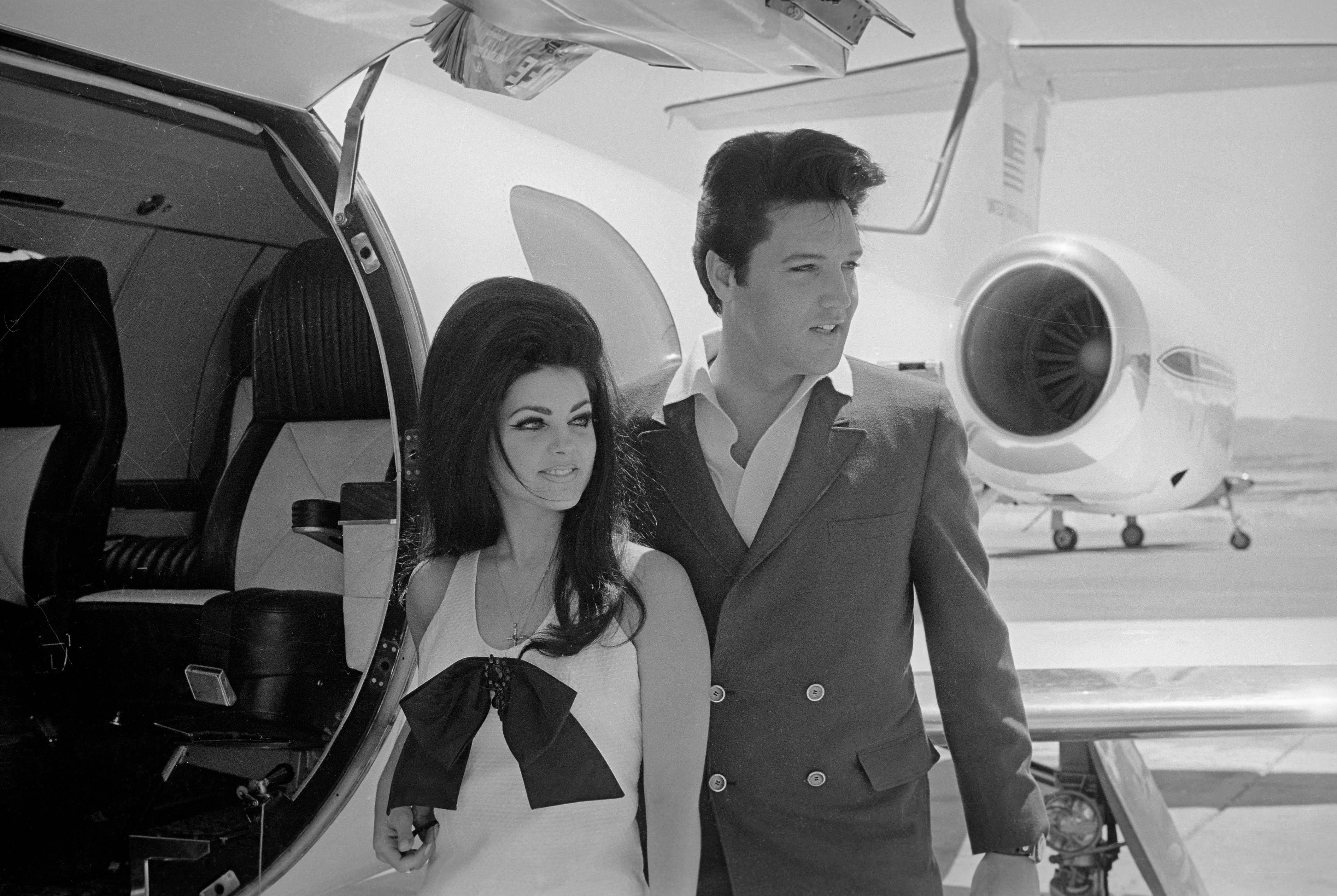 Elvis et Priscilla Presley en 1967. Photo par Bettmann / Getty Images.