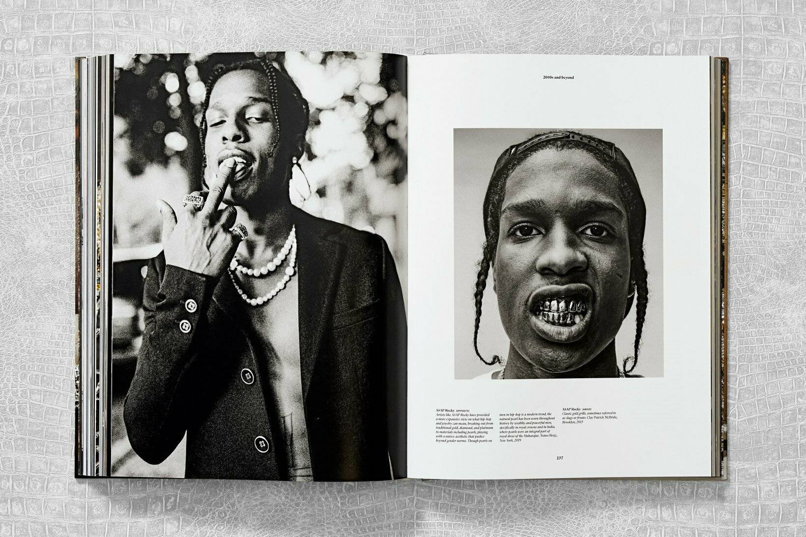 Le rappeur A$AP Rocky porte des “classic gold grills”. Photographie par Clay Patrick McBride.