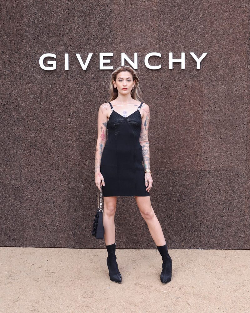 La chanteuse Paris Jackson au défilé Givenchy printemps-été 2023