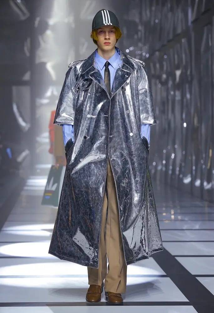 Gucci’s silver faux trench Fall-Winter 2022-2023