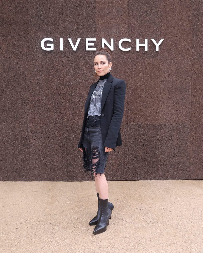 L'actrice Noomi Rapace au défilé Givenchy printemps-été 2023