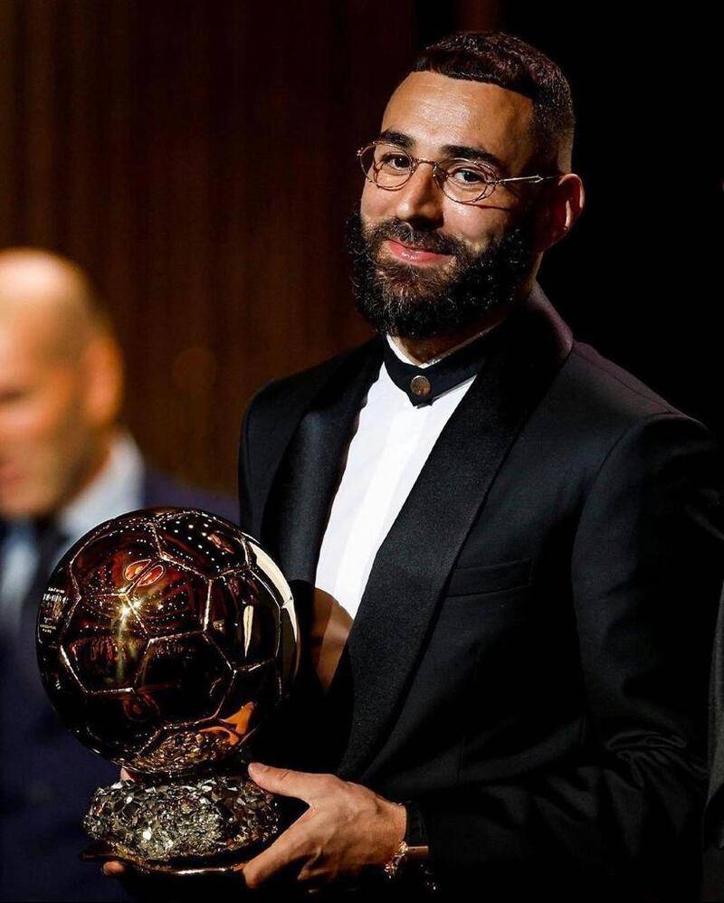 Karim Benzema en costume Fendi et bijoux Tiffany & Co, récompensé du Ballon d'or 2022