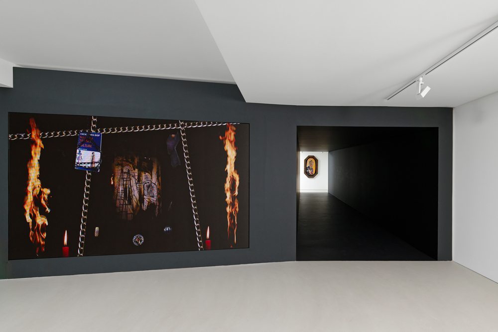 Vue de l'exposition “La prochaine fois, le feu” d'Alexandre Diop et Kehinde Wiley par Reiffers Art Initiatives à l'Acacias Art Center, 2022.