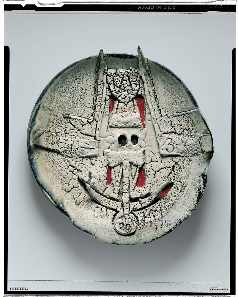 Wifredo Lam, Poisson-Torpille (1975). Terracotta Diam _ 49 cm Signed and dated lower right Private collection, Paris.