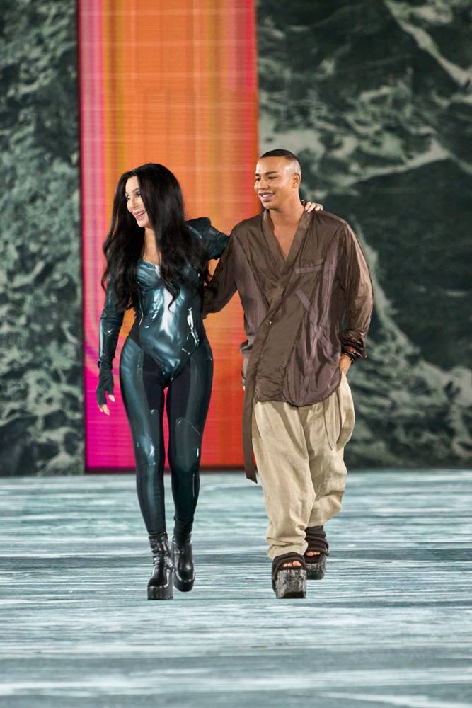 Cher et Olivier Rousteing au défilé Balmain printemps-été 2023