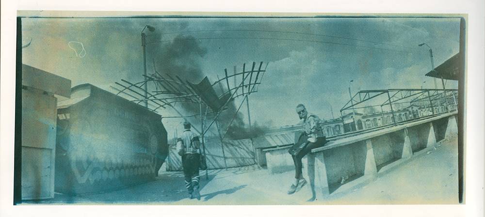 Boris Mikhaïlov, Photographie extraite de la série “At Dusk” (1993). Tirage chromogène, 13,3 x 29,6 cm. Courtesy de Boris Mikhaïlov © ADAGP, Paris, 2022
