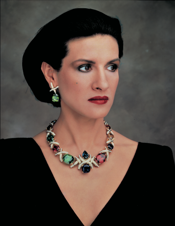 Paloma Picasso avec un collier de sa création pour Tiffany & Co
