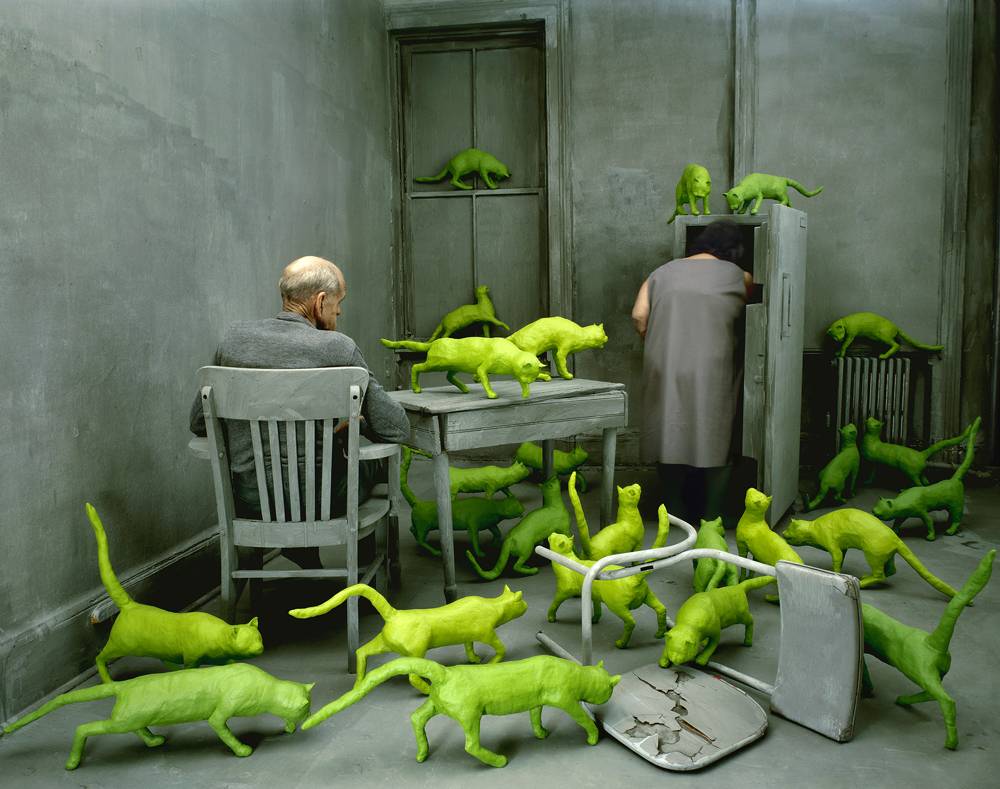 Sandy Skoglund, “Radioactive Cats” (1980). © Sandy Skoglund

