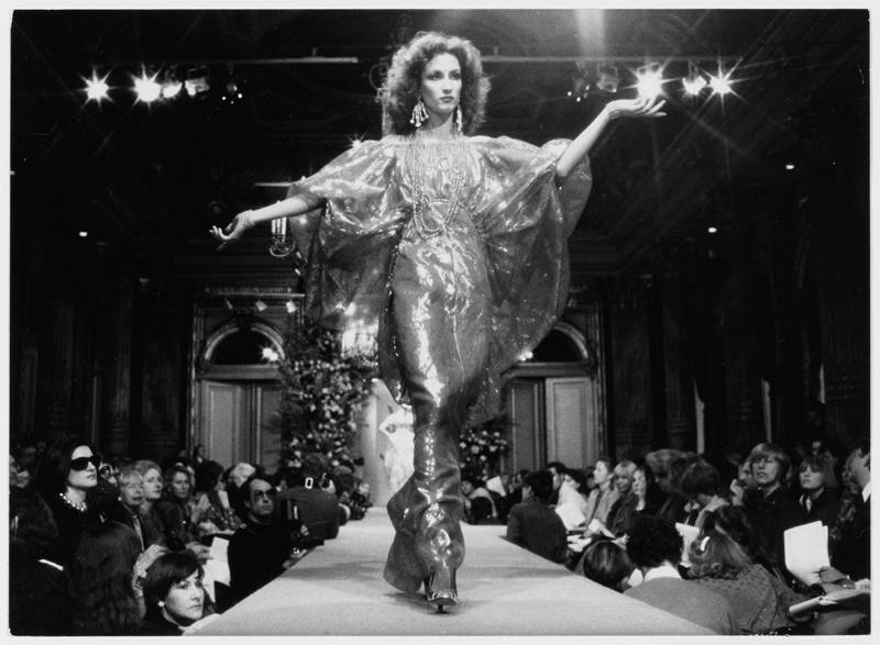 Robe de soirée portée par Violeta Sanchez, collection haute couture printemps-été 1981
©Yves Saint Laurent ©Droits réservés 