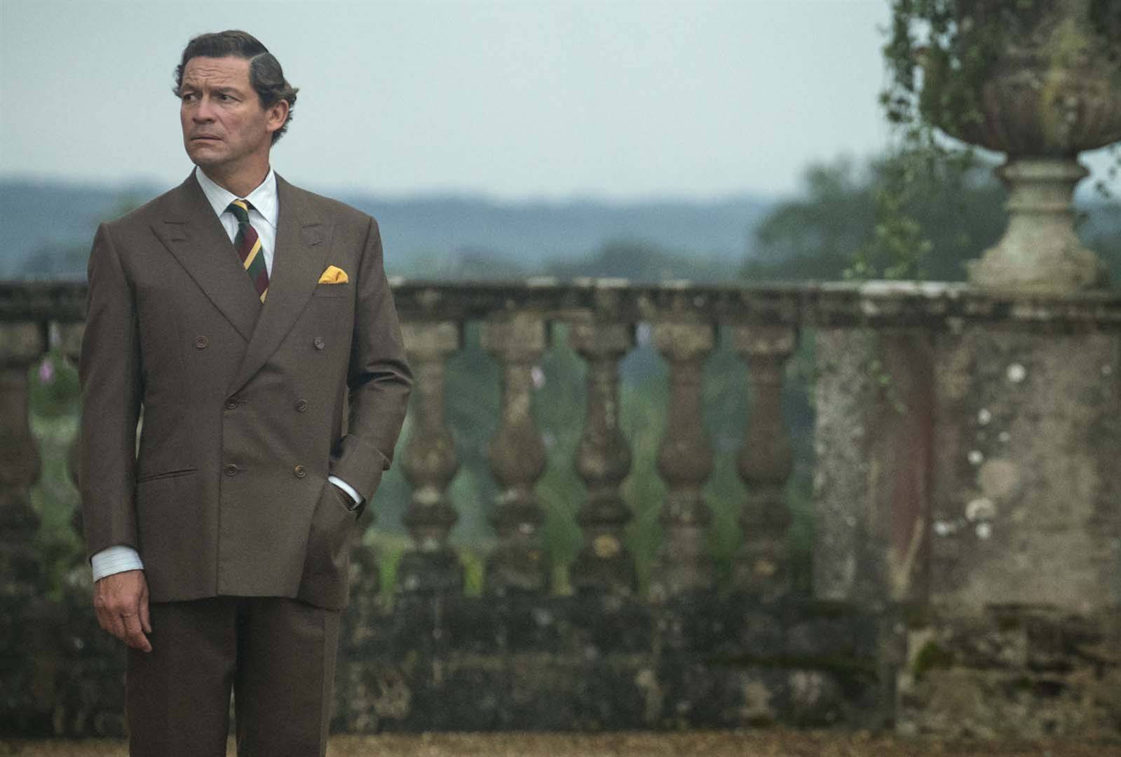 Dominic West dans le rôle du prince Charles, The Crown © Netflix