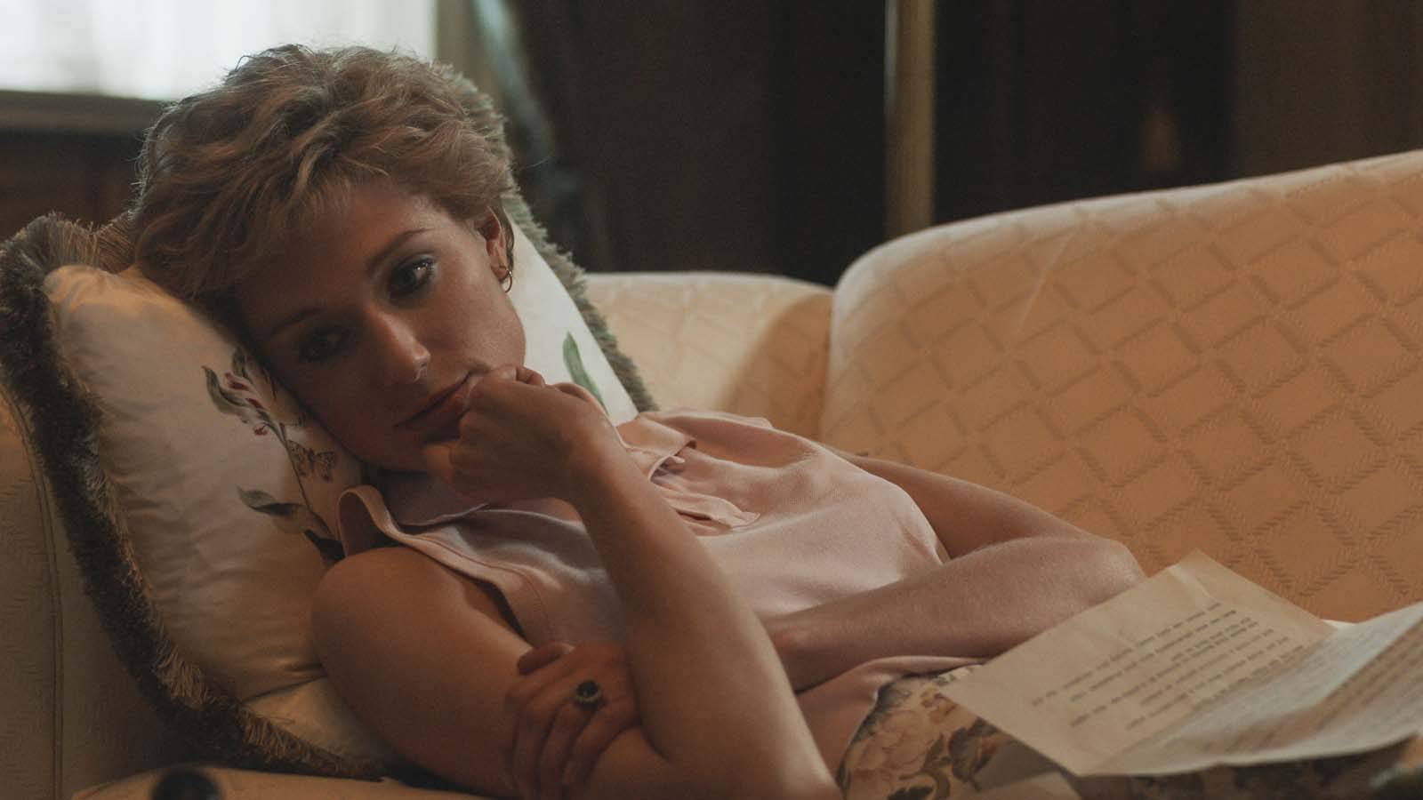 Elizabeth Debicki dans le rôle de la princesse Diana, The Crown © Netflix