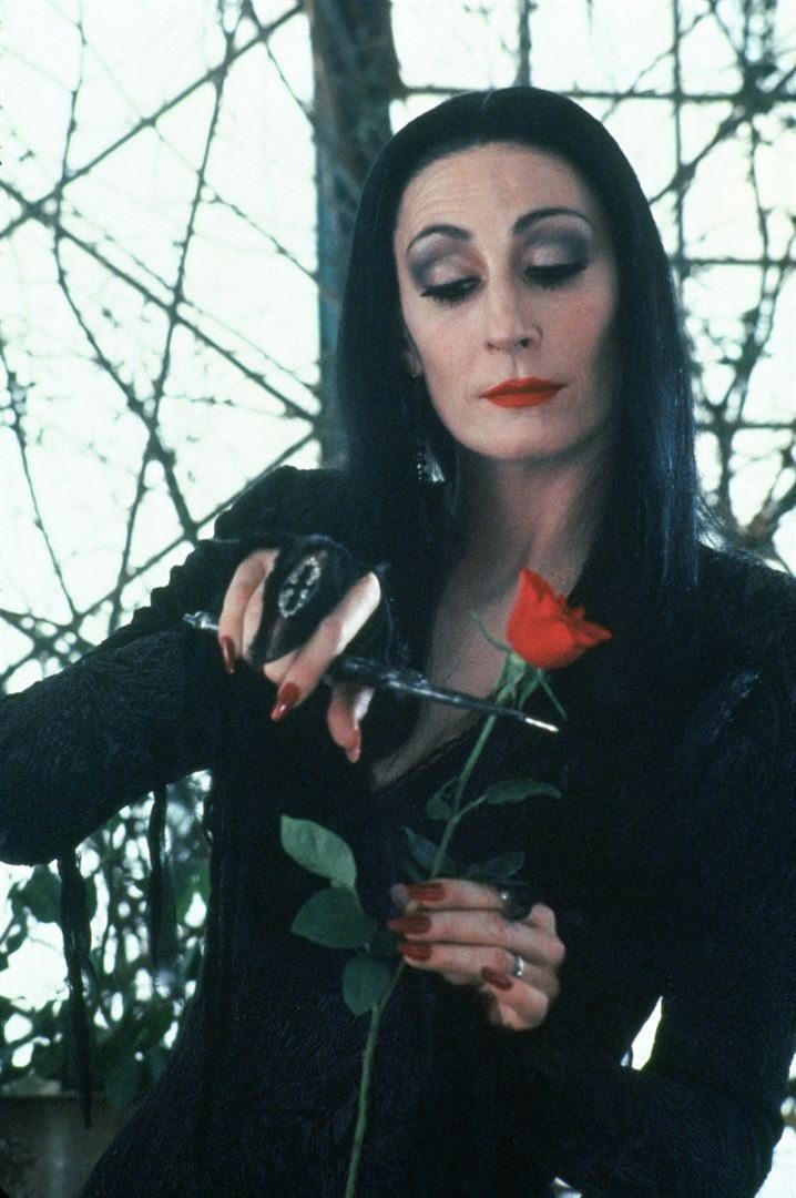 Anjelica Huston dans “La Famille Addams” de Barry Sonnenfeld (1991) © Splendor Films