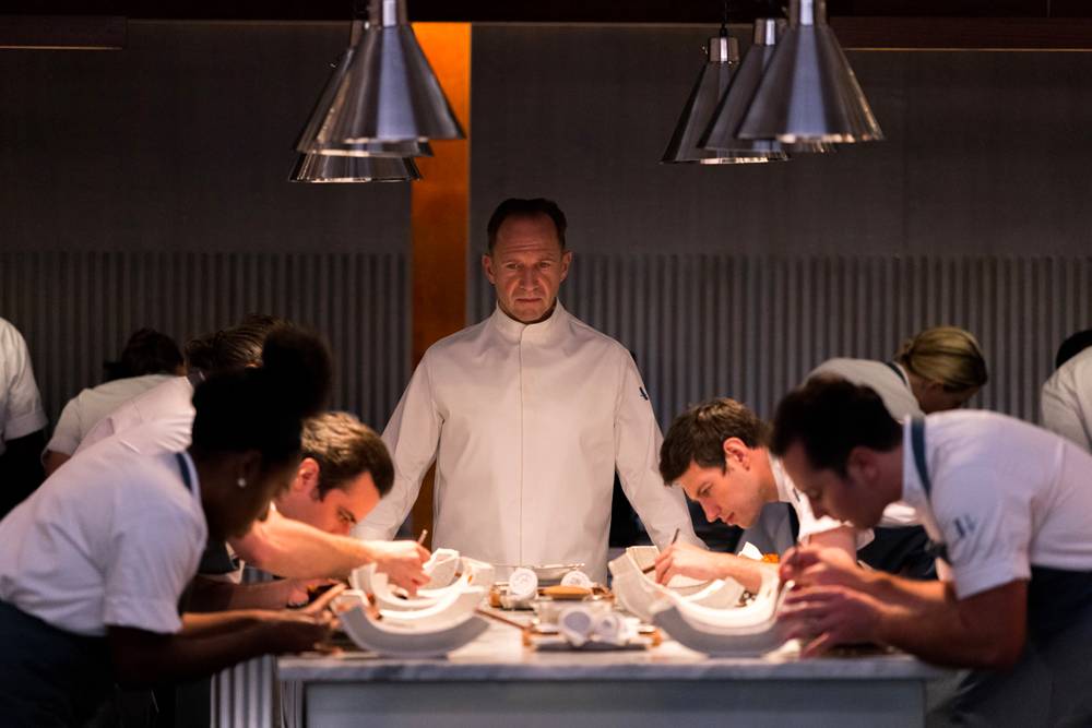 Ralph Fiennes in “The Menu” by Mark Mylod, out November 23, 2022 © Century Studios