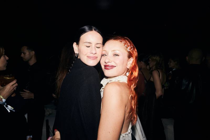 Milena Smit et Miranda Makaroff au vernissage de "Sex by Madonna" de Saint Laurent Rive Droite pendant la foire Art Basel Miami Beach © Sofia Malamute