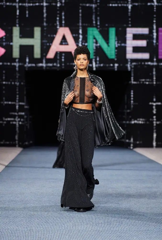 Top transparent brodé, Chanel