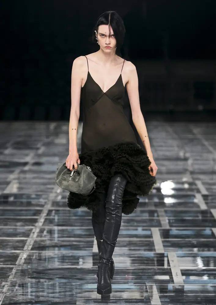Mini-robe noire à volants, Givenchy