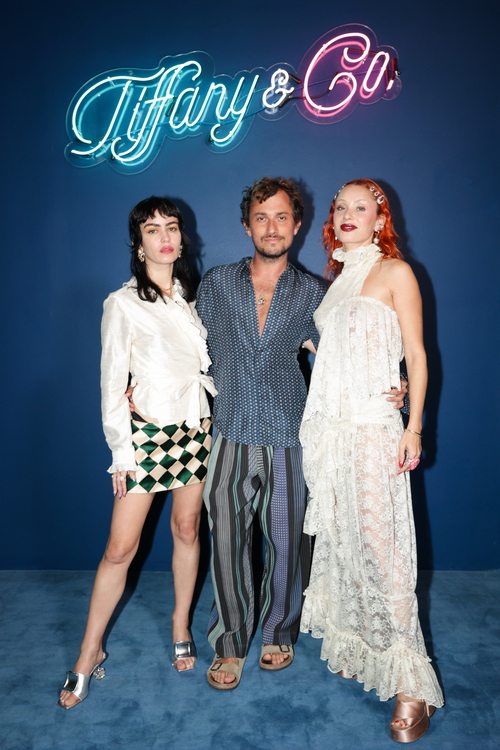Pilar Zeta, Esteban Cortazar et Miranda Makaroff à la soirée d'inauguration du pop up Tiffany & Co à Miami Art Basel.