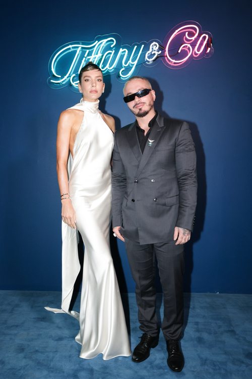 Valentina Ferrer et J. Balvin à la soirée d'inauguration du pop up Tiffany & Co à Miami Art Basel.