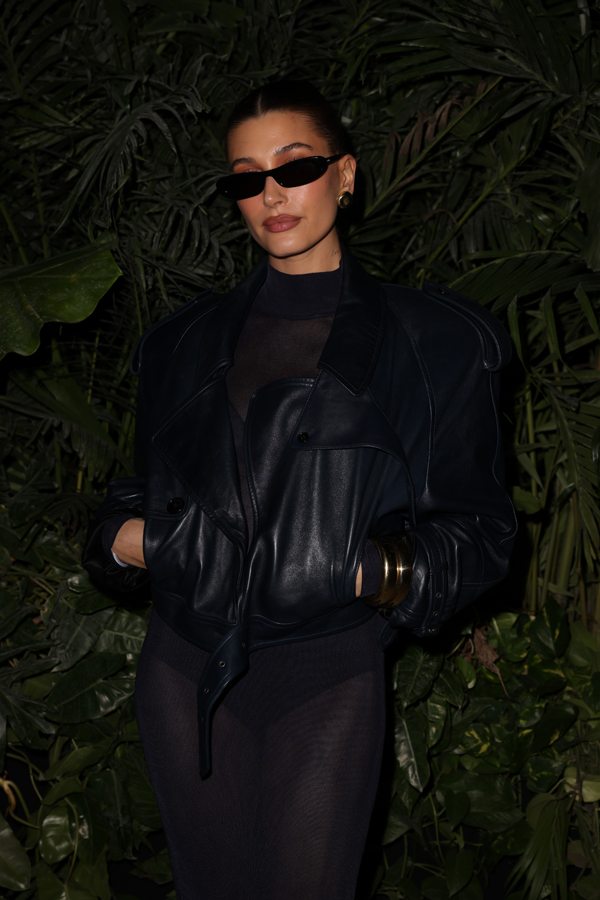 La top-model Hailey Bieber au vernissage de "Sex by Madonna" de Saint Laurent Rive Droite pendant la foire Art Basel Miami Beach