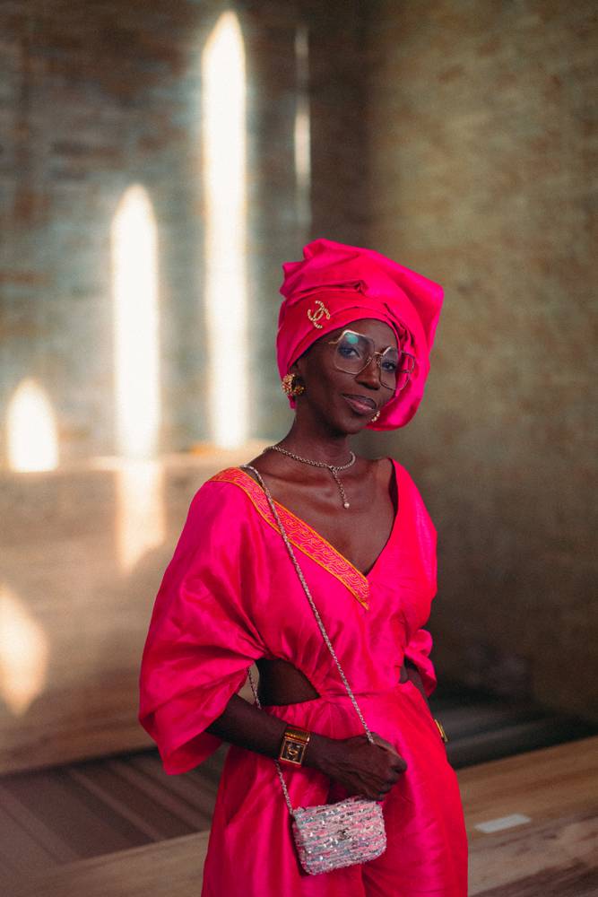 Adama Ndiaye au défilé Chanel Métiers d'art 2022-2023 à Dakar