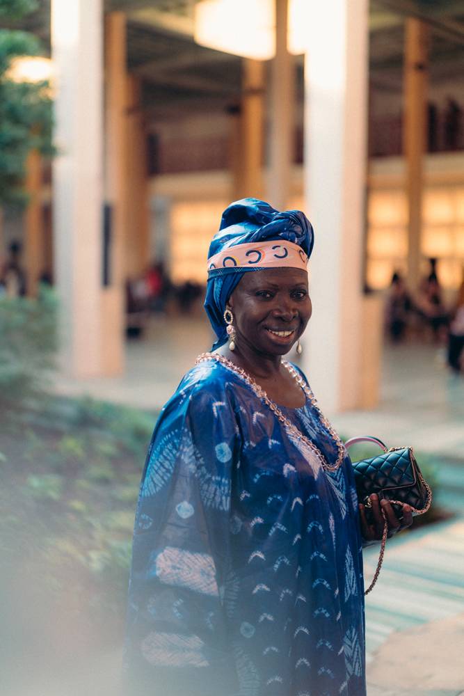 Ken Bugul au défilé Chanel Métiers d'art 2022-2023 à Dakar