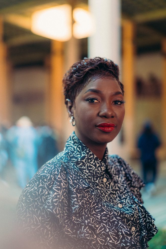 Rokhaya Niang au défilé Chanel Métiers d'art 2022-2023 à Dakar