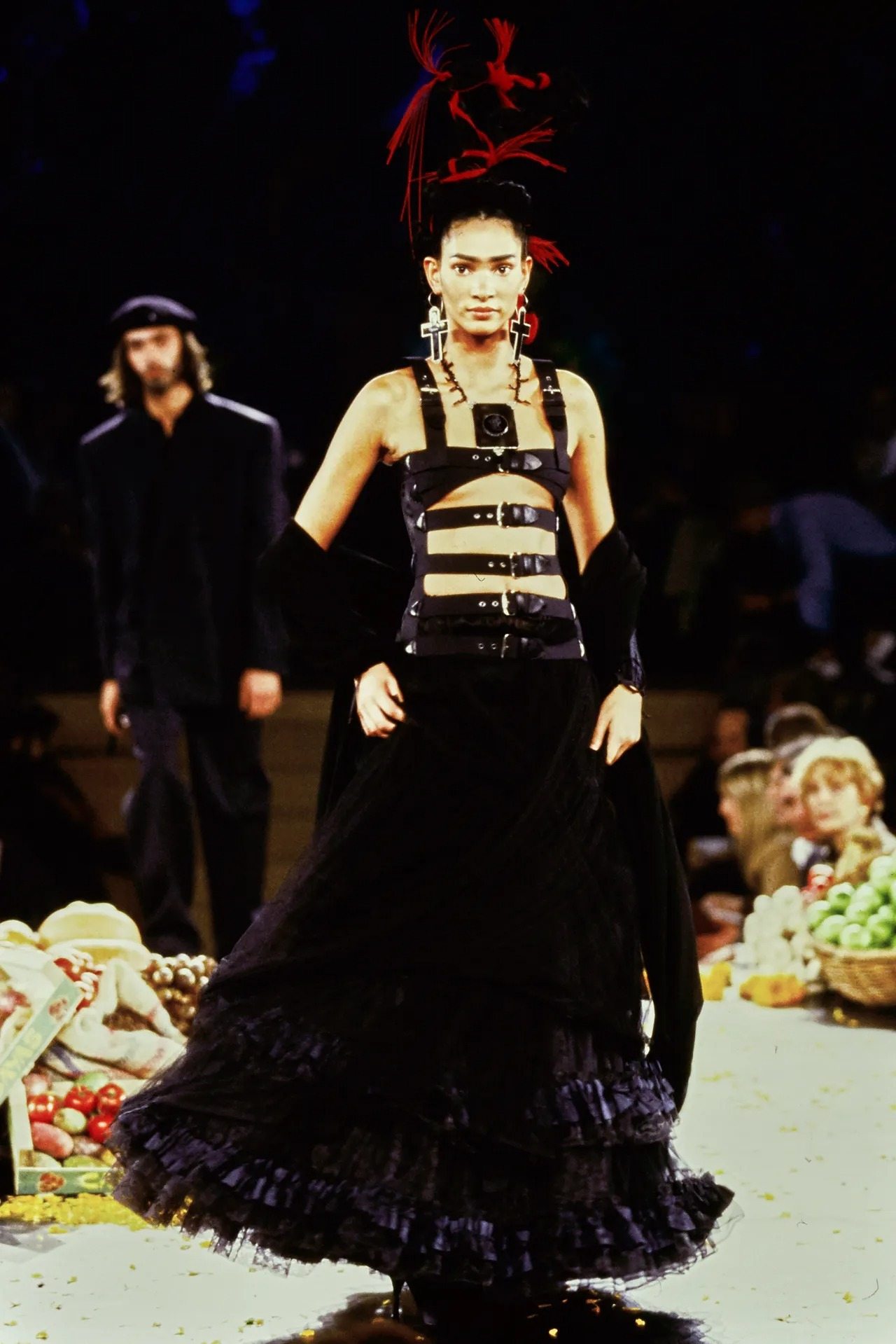 Frida Kahlo inspire la collection Jean Paul Gaultier printemps-été 1998