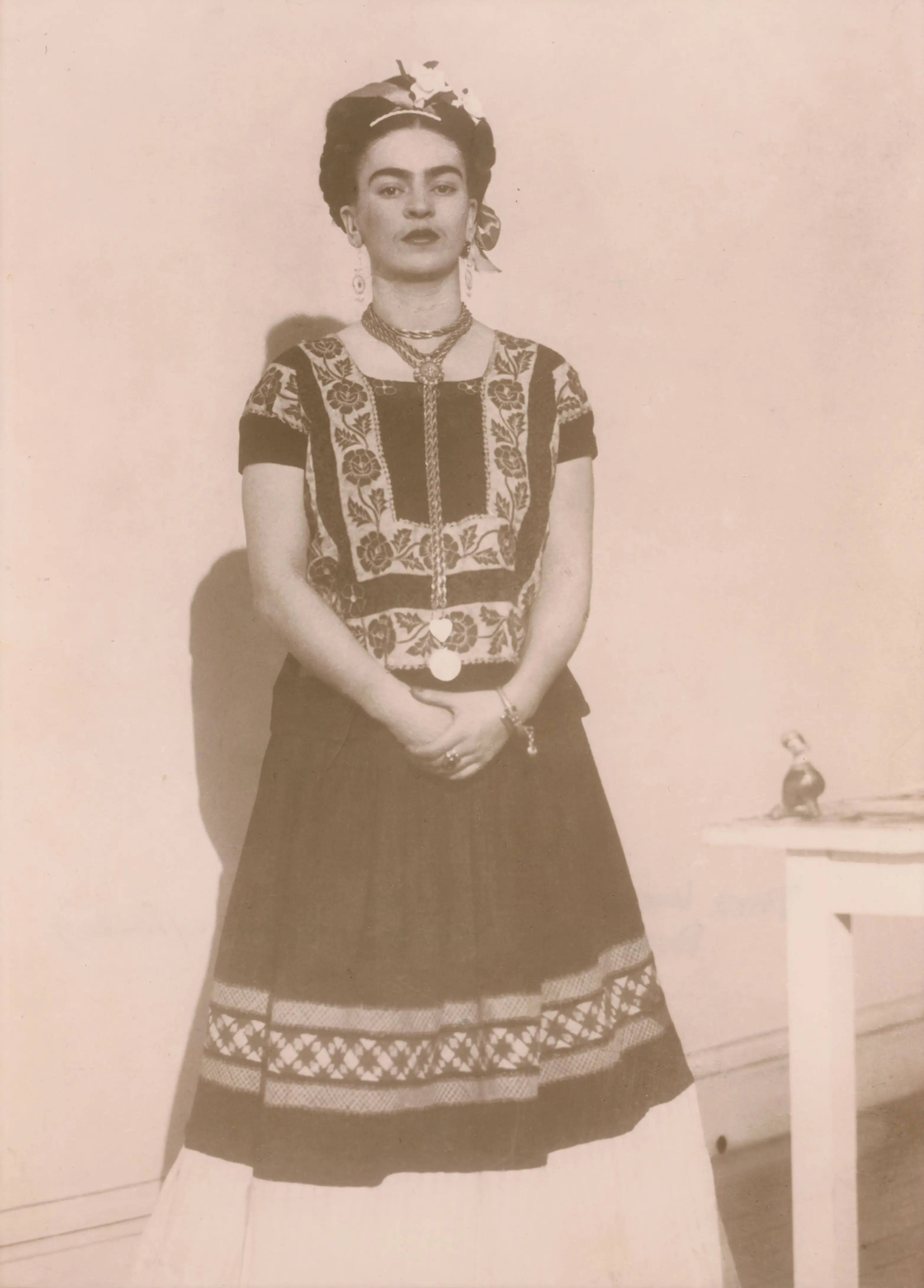 Frida Kahlo par Julien Levy, vers 1938 © DR, collection privée © Diego Rivera and Frida Kahlo archives, Bank of México, fiduciary in the Frida Kahlo and Diego Rivera Museums Trust