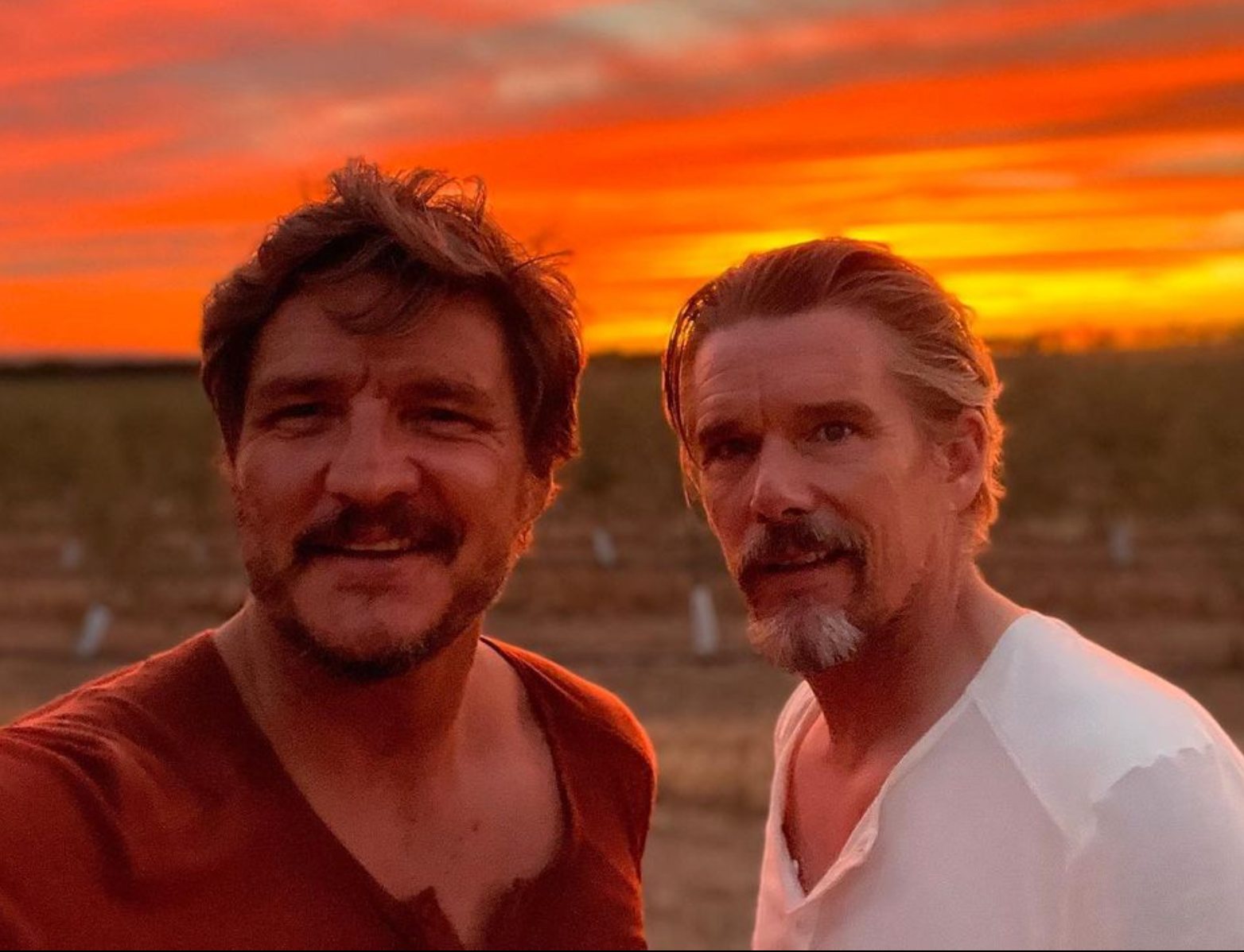 Ethan Hawke et Pedro Pascal sur le tournage du film Strange Way of Life de Pedro Almodóvar @ Compte Instagram d'Ethan Hawke