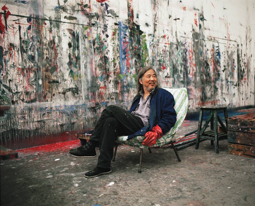 L'artiste Yan Pei-Ming dans son atelier © Clérin-Morin