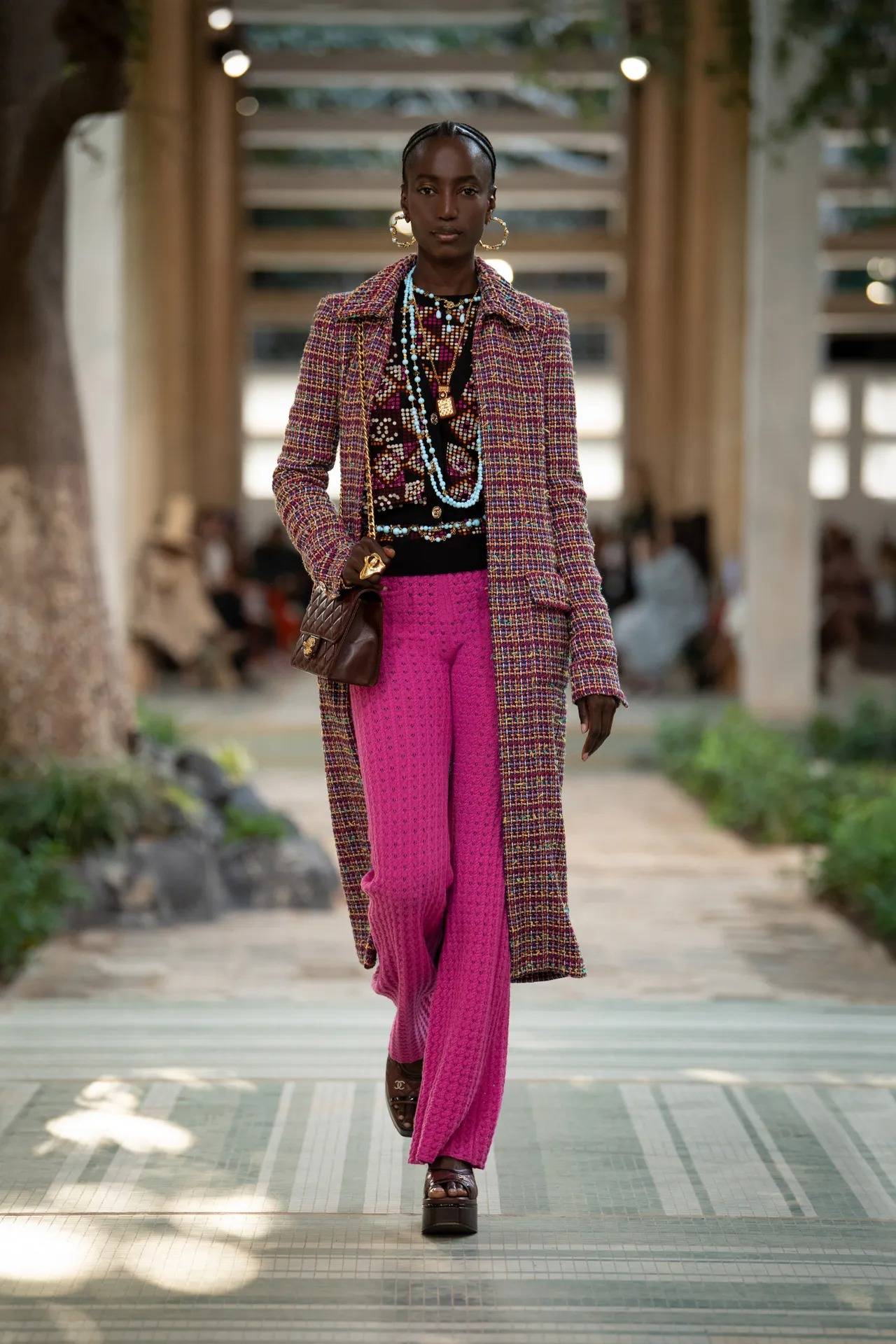 Le pantalon magenta Chanel Métiers d'Art 2023