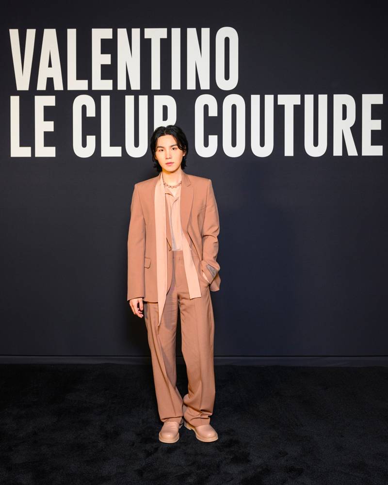 Suga Jam au défilé Valentino haute couture printemps-été 2023