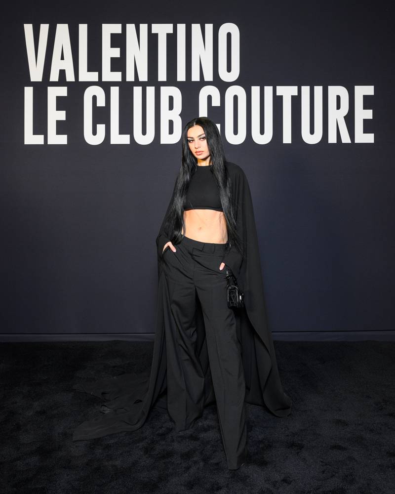 Charli XCX au défilé Valentino haute couture printemps-été 2023